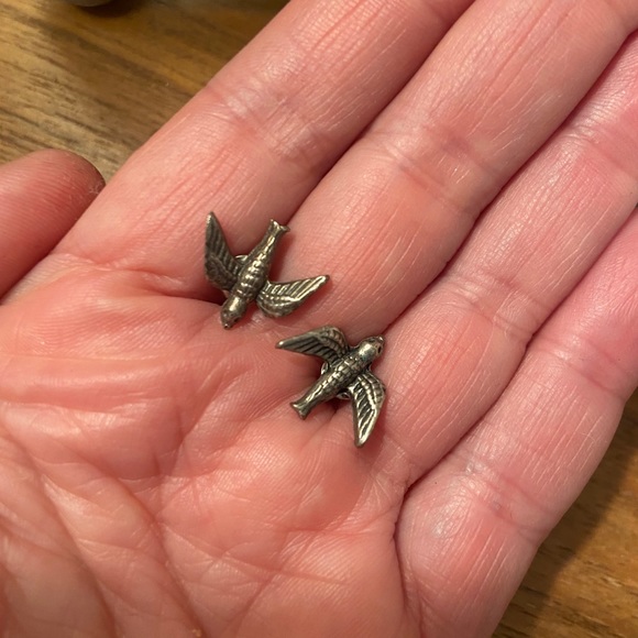 ✨2/30$✨ Classic Hardware sparrow stud earrings - Picture 3 of 3